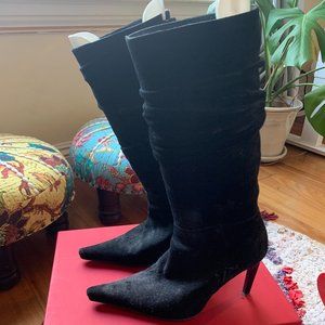 Pointy-toe Suede Boots!